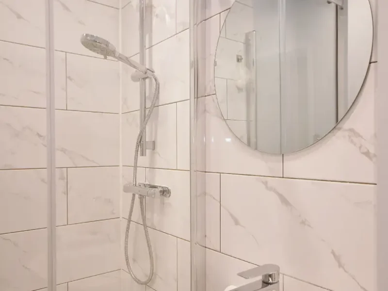 raleigh house - shared bathrooms (3)
