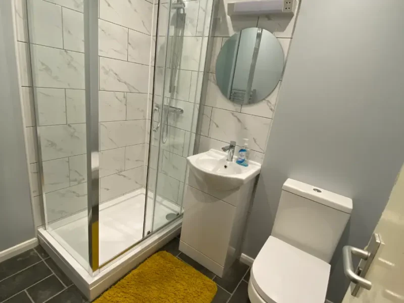 raleigh house - shared bathrooms (4)