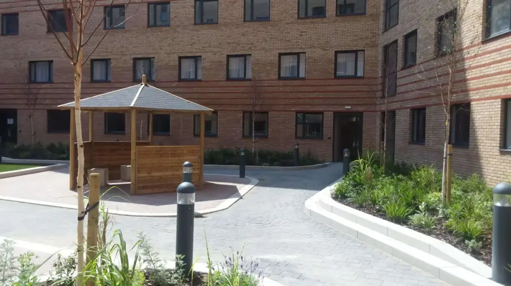 mannequin-house_1500x (1)