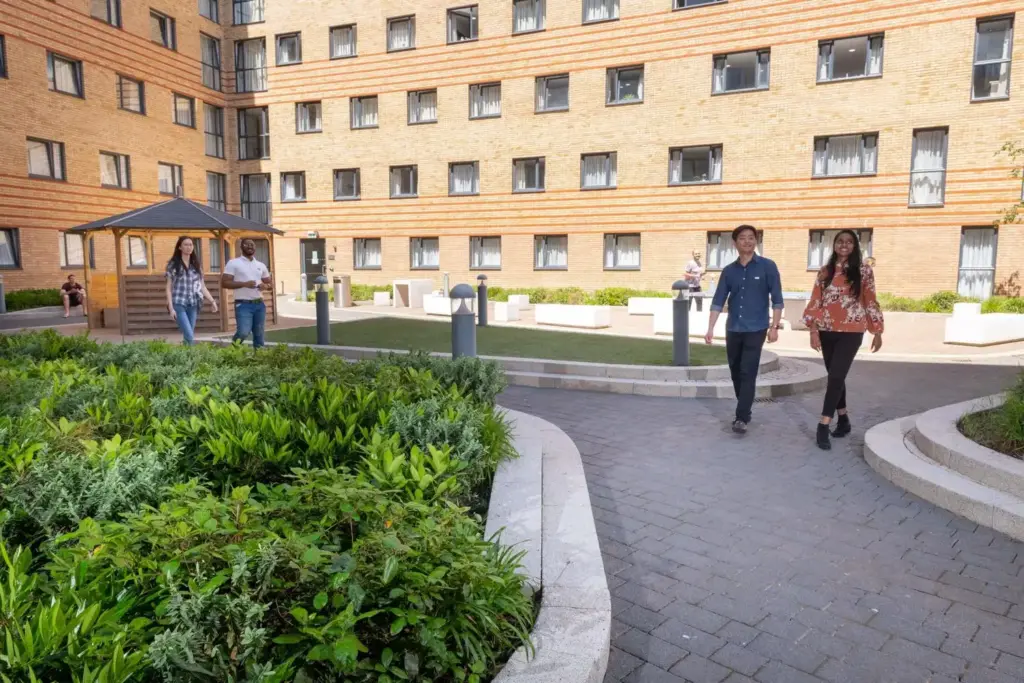 mannequin-house_1500x (2)